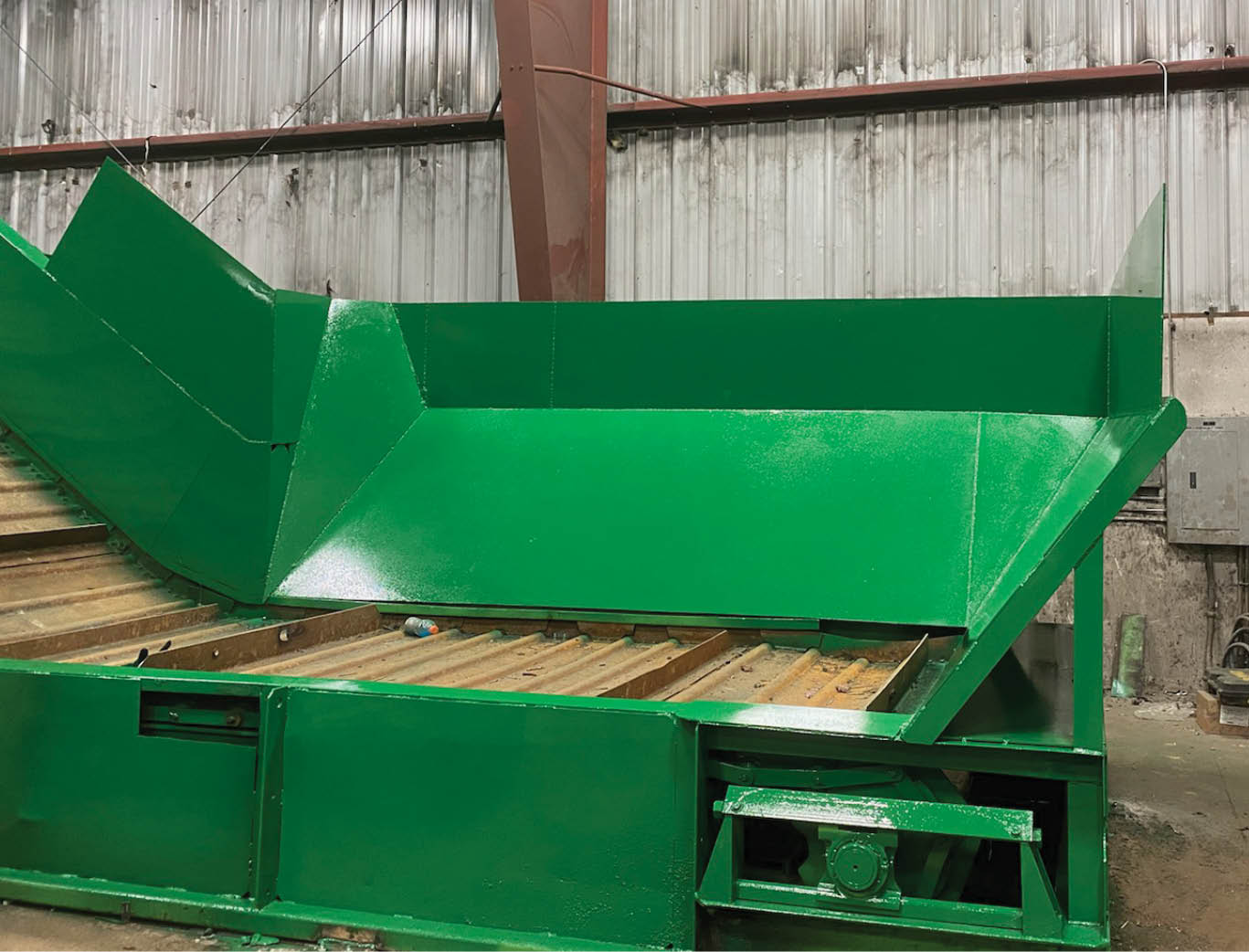 HSC custom hopper and tail flare on steel-belt conveyor