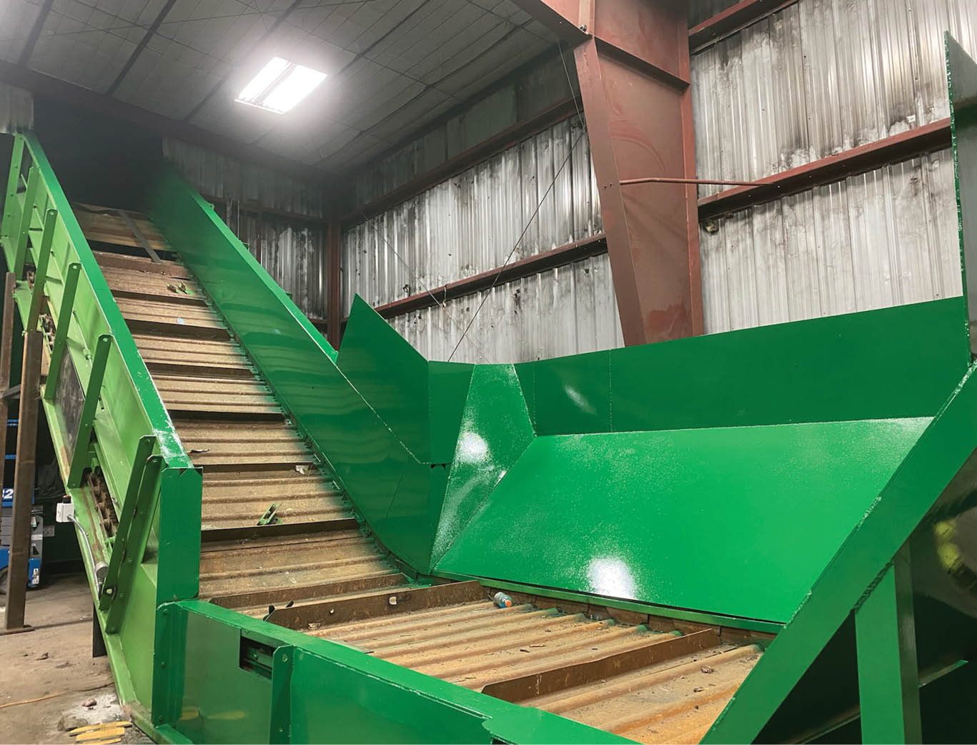 HSC custom hopper and tail flare on steel-belt conveyor